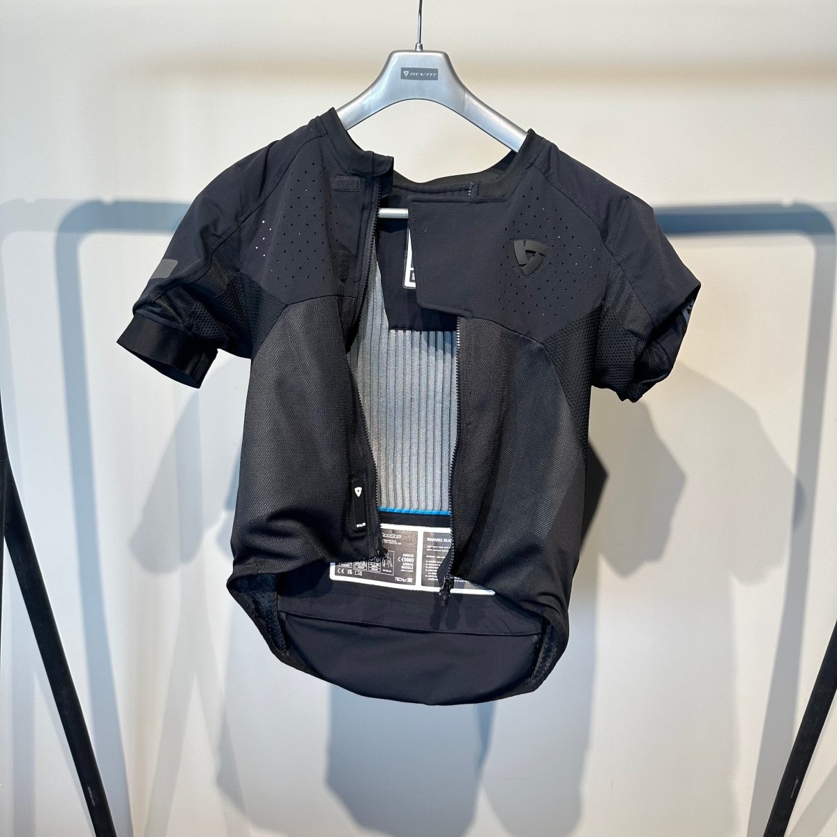 REV’IT Avertum Airbag (L) - Tweedehandsmotorkleding.nl