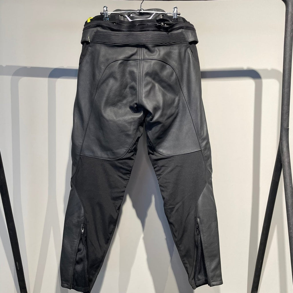 Macna Motorbroek Leer (56) - Tweedehandsmotorkleding.nl