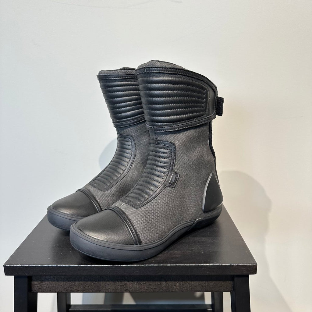 Vitesse Motorlaarzen Textiel (42) - Tweedehandsmotorkleding.nl