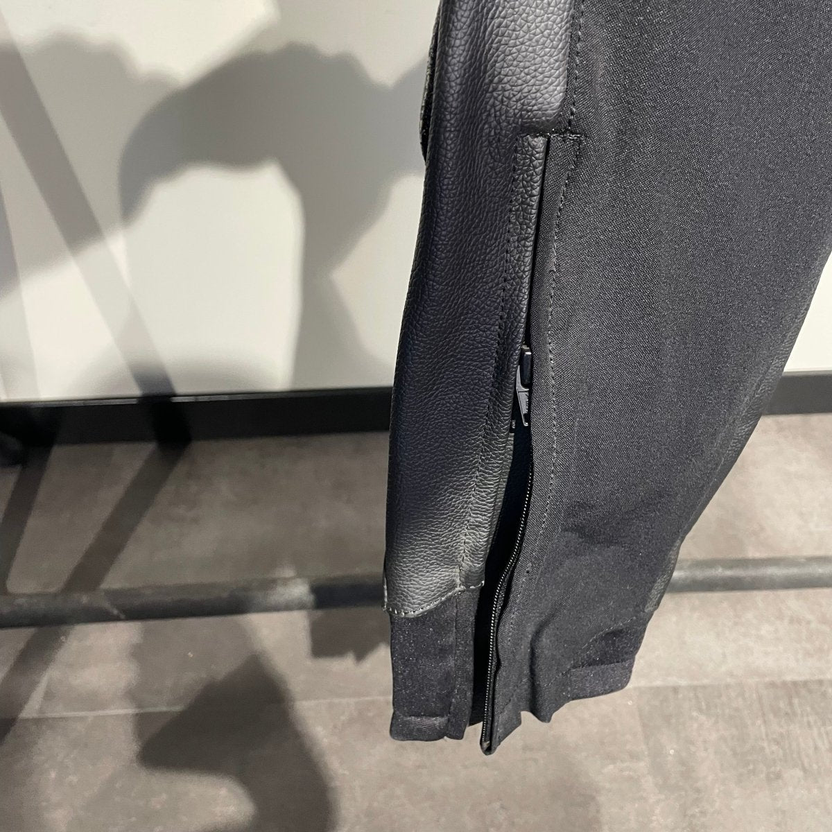 Grid Motorbroek Leer (56) - Tweedehandsmotorkleding.nl