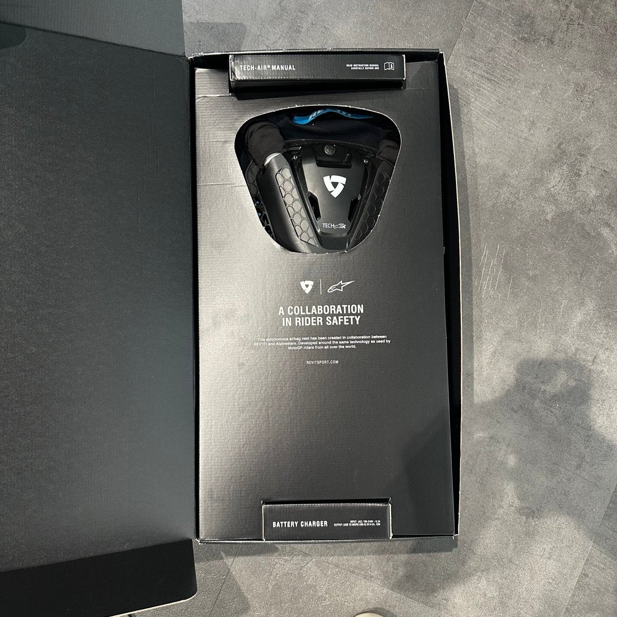 REV’IT Avertum Airbag (L) - Tweedehandsmotorkleding.nl