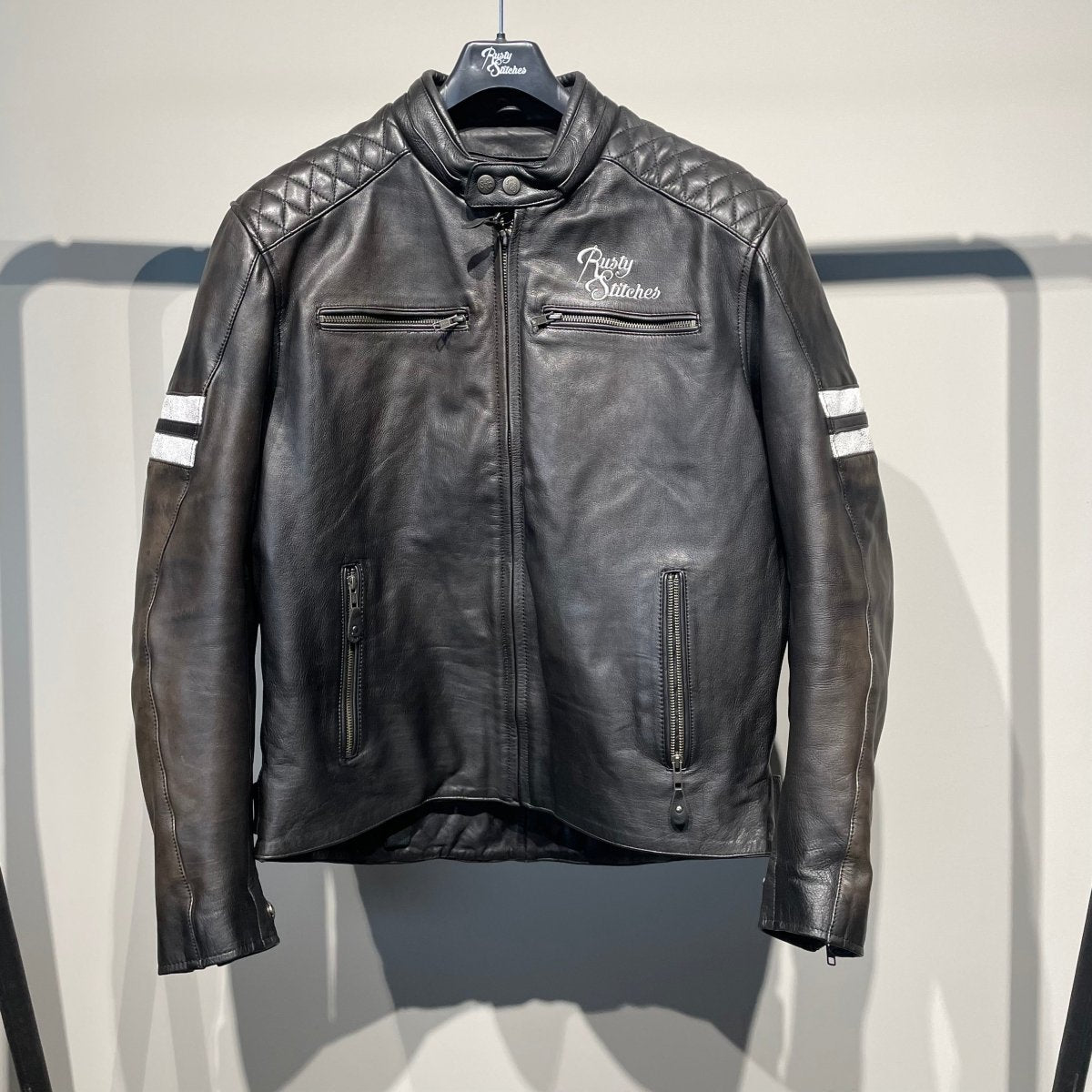 Rusty Stitches Motorjas Leer (XL) - Tweedehandsmotorkleding.nl