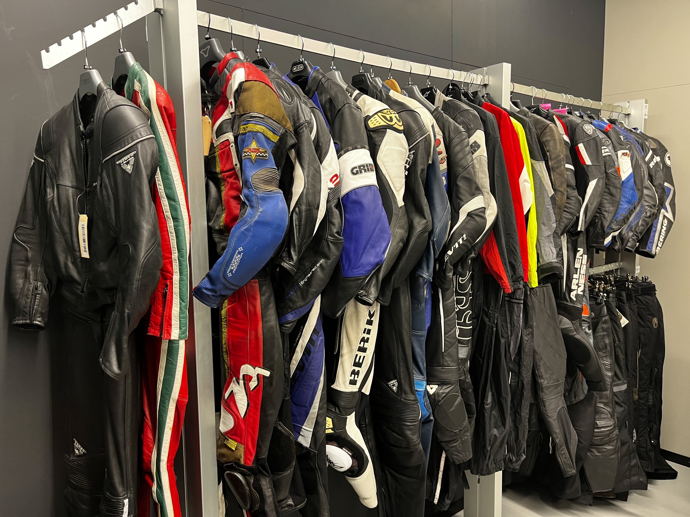 Tweedehandsmotorkleding – Over ons