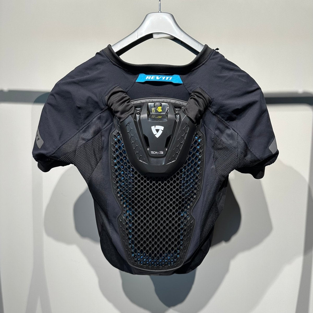 REV’IT Avertum Airbag (M) - Tweedehandsmotorkleding.nl