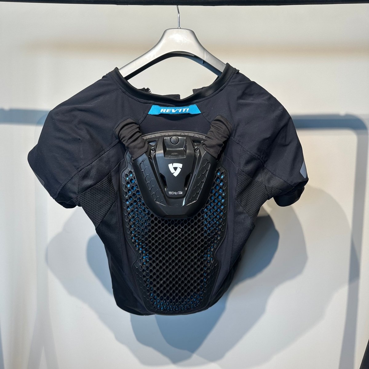 REV’IT Avertum Airbag (L) - Tweedehandsmotorkleding.nl