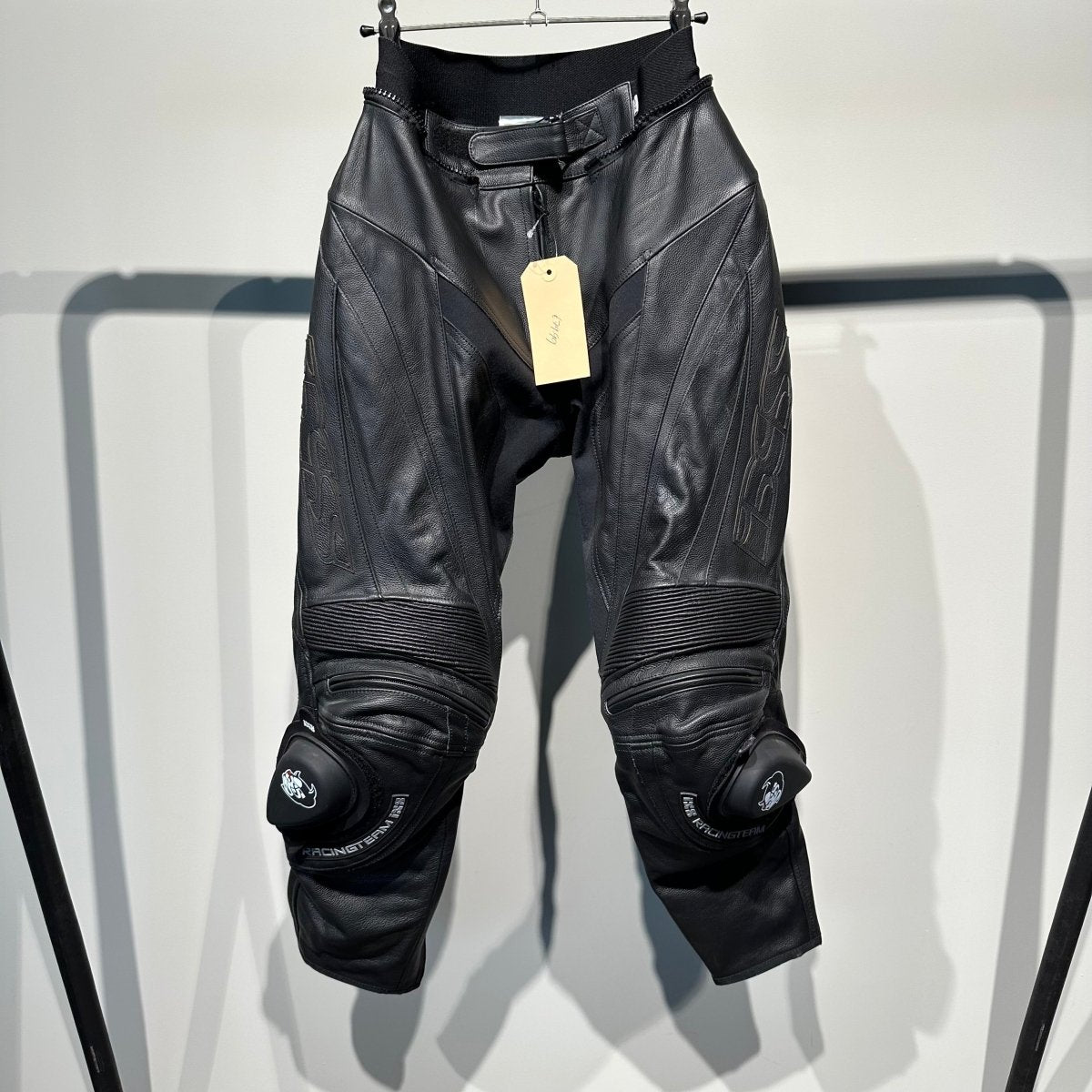 IXS Motorbroek Leer (M (short)) - Tweedehandsmotorkleding.nl