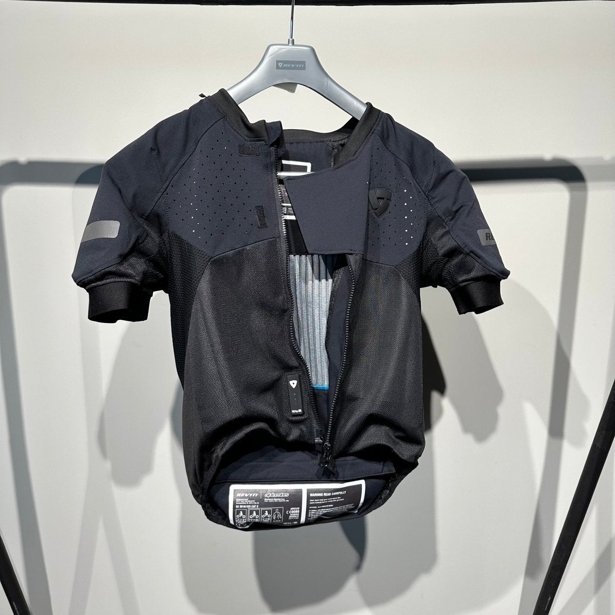 REV’IT Avertum Airbag (M) - Tweedehandsmotorkleding.nl