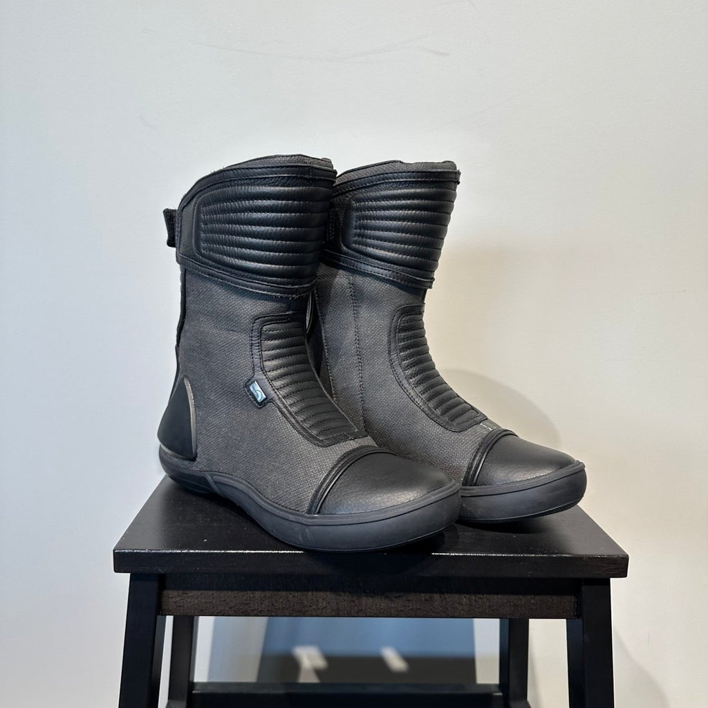 Vitesse Motorlaarzen Textiel (42) - Tweedehandsmotorkleding.nl