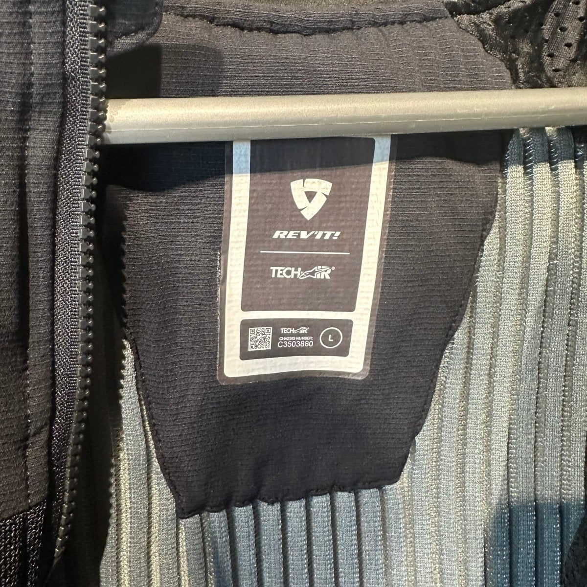 REV’IT Avertum Airbag (L) - Tweedehandsmotorkleding.nl