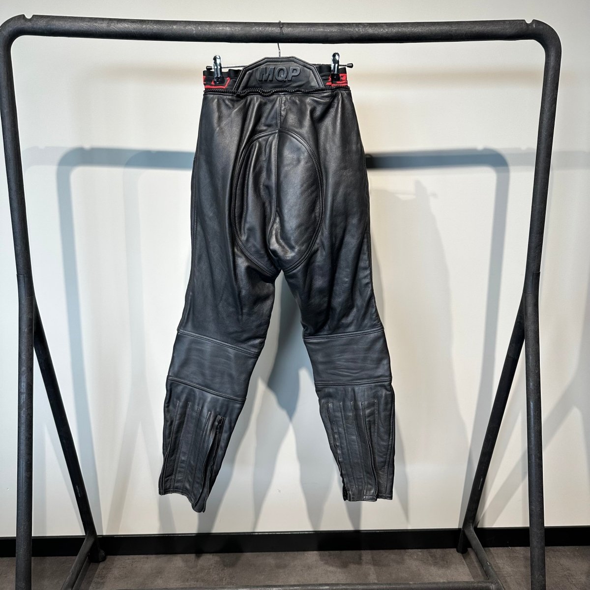 MQP Motorbroek Leer (36) - Tweedehandsmotorkleding.nl