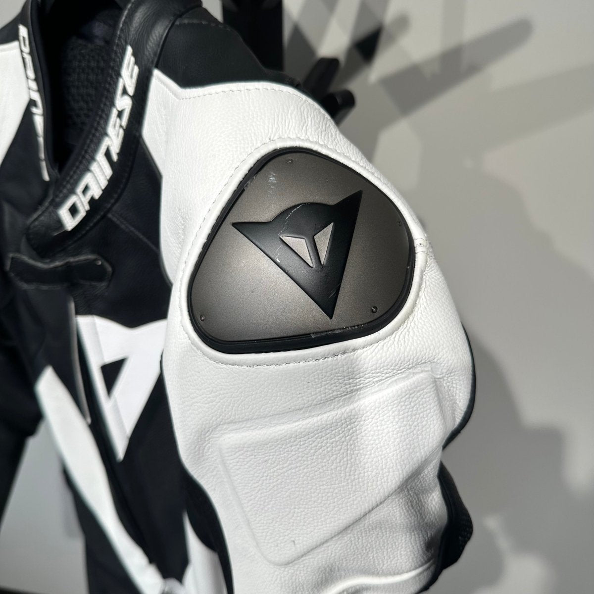 Dainese Motorpak Leer (54) - Tweedehandsmotorkleding.nl