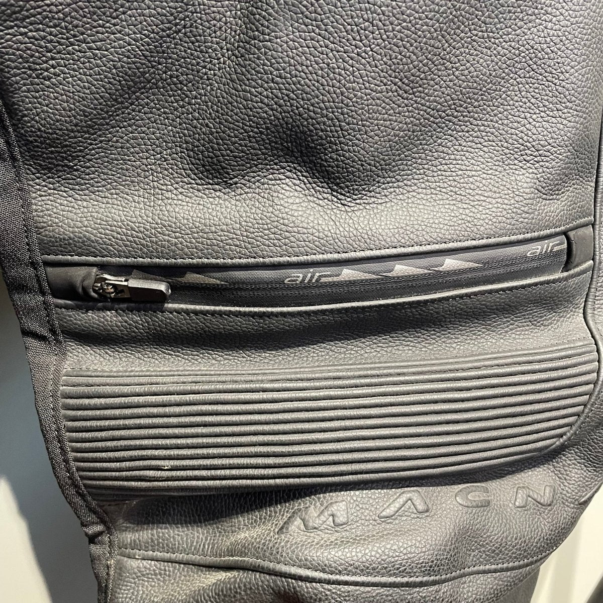 Macna Motorbroek Leer (56) - Tweedehandsmotorkleding.nl