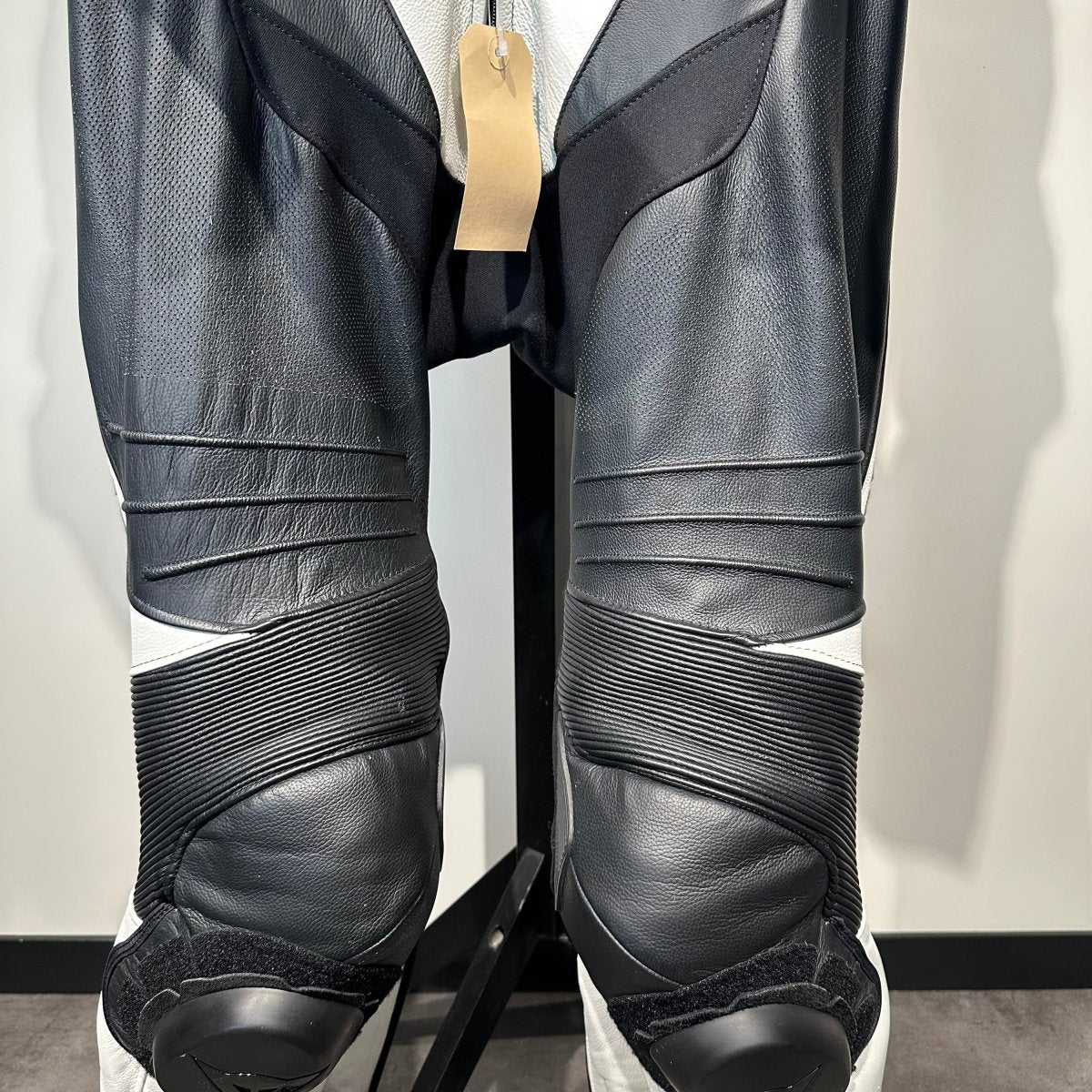 Dainese Motorpak Leer (54) - Tweedehandsmotorkleding.nl