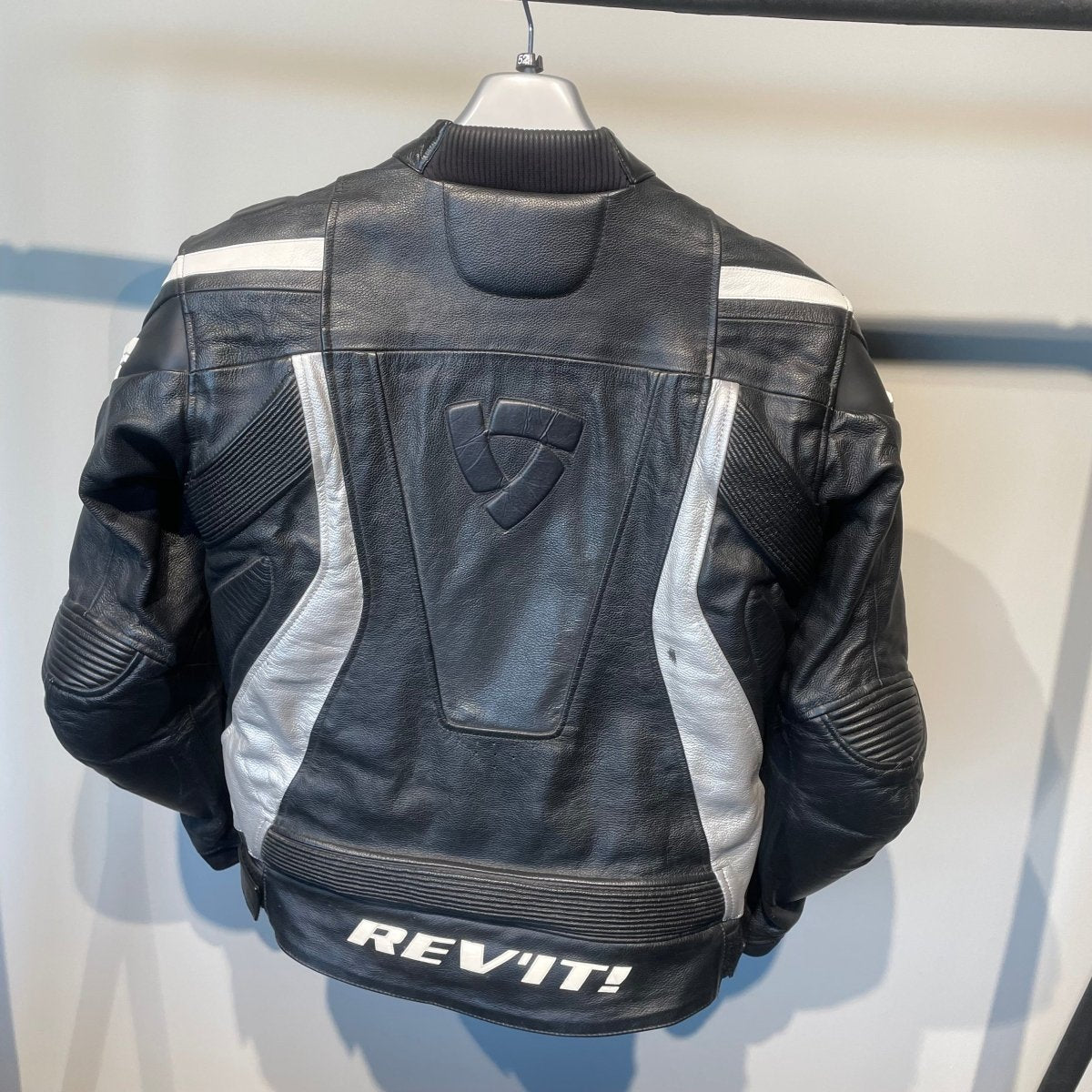 REV'IT Motorjas Leer (52) - Tweedehandsmotorkleding.nl
